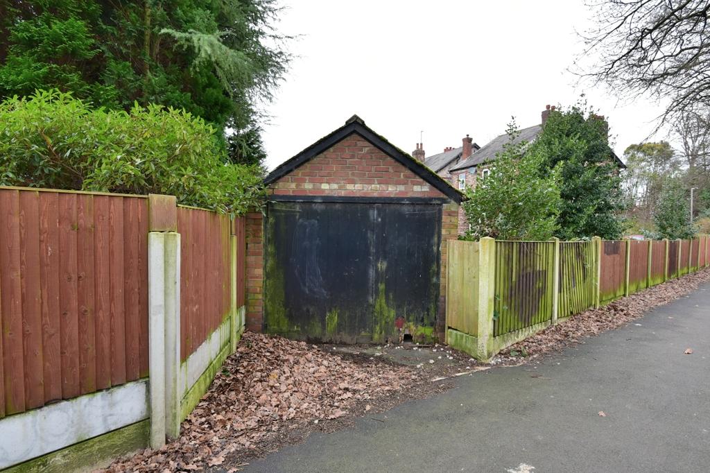 3 Bedroom Detached For Sale in Ferndale Avenue, Woodsmoor, Stockport