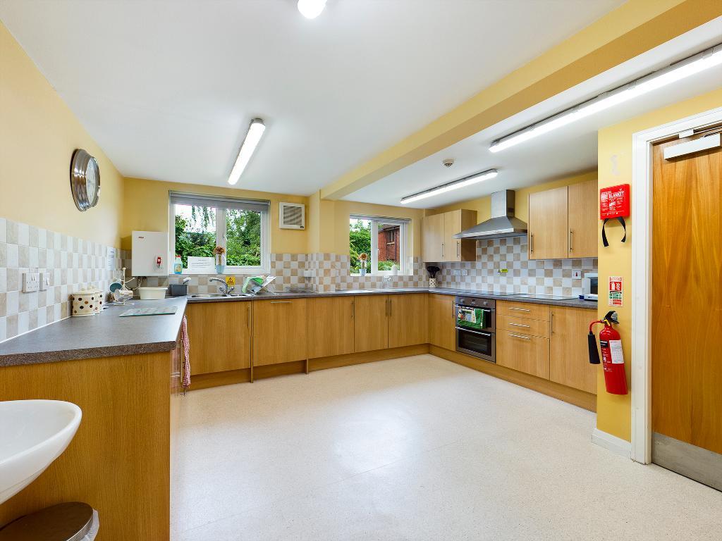 2 Bedroom Flat For Sale in Hampstead Drive, Great Moor, Stockport, SK2