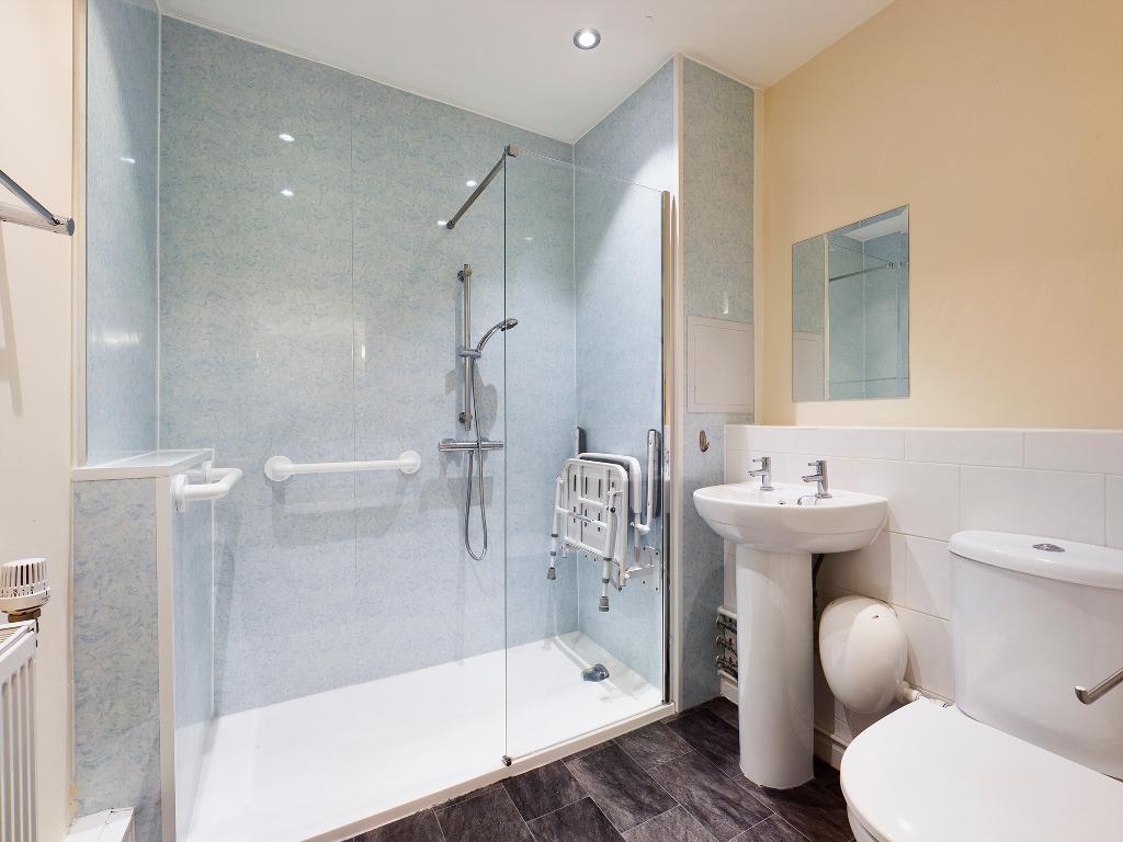 2 Bedroom Flat For Sale in Hampstead Drive, Great Moor, Stockport, SK2