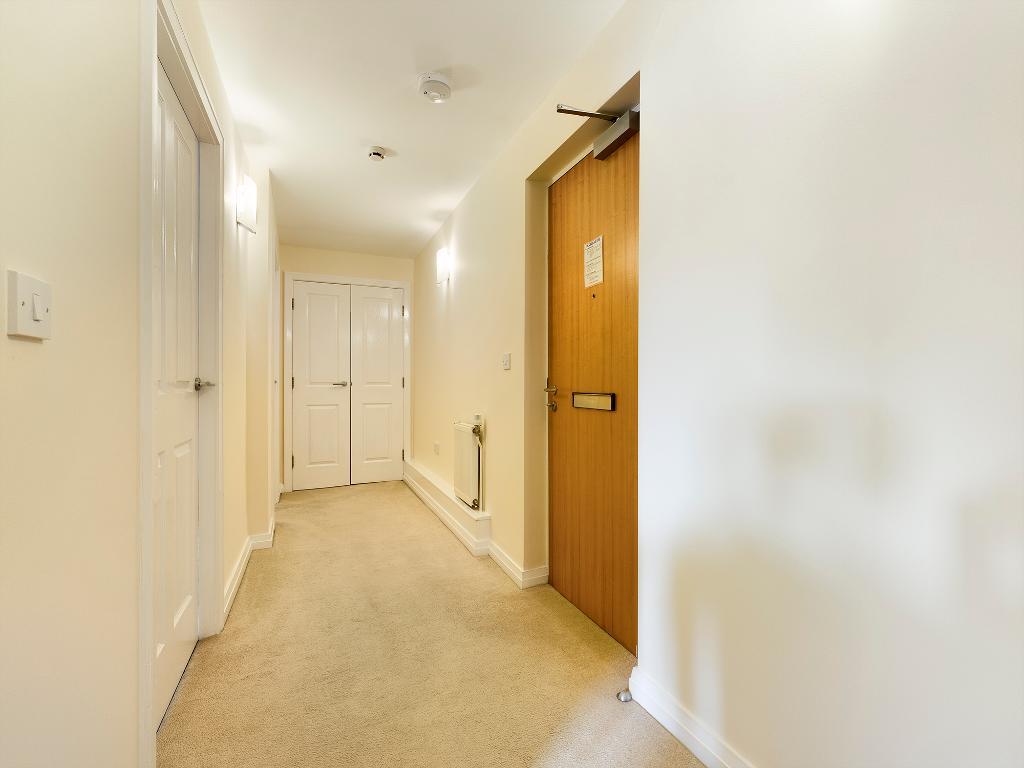 2 Bedroom Flat For Sale in Hampstead Drive, Great Moor, Stockport, SK2