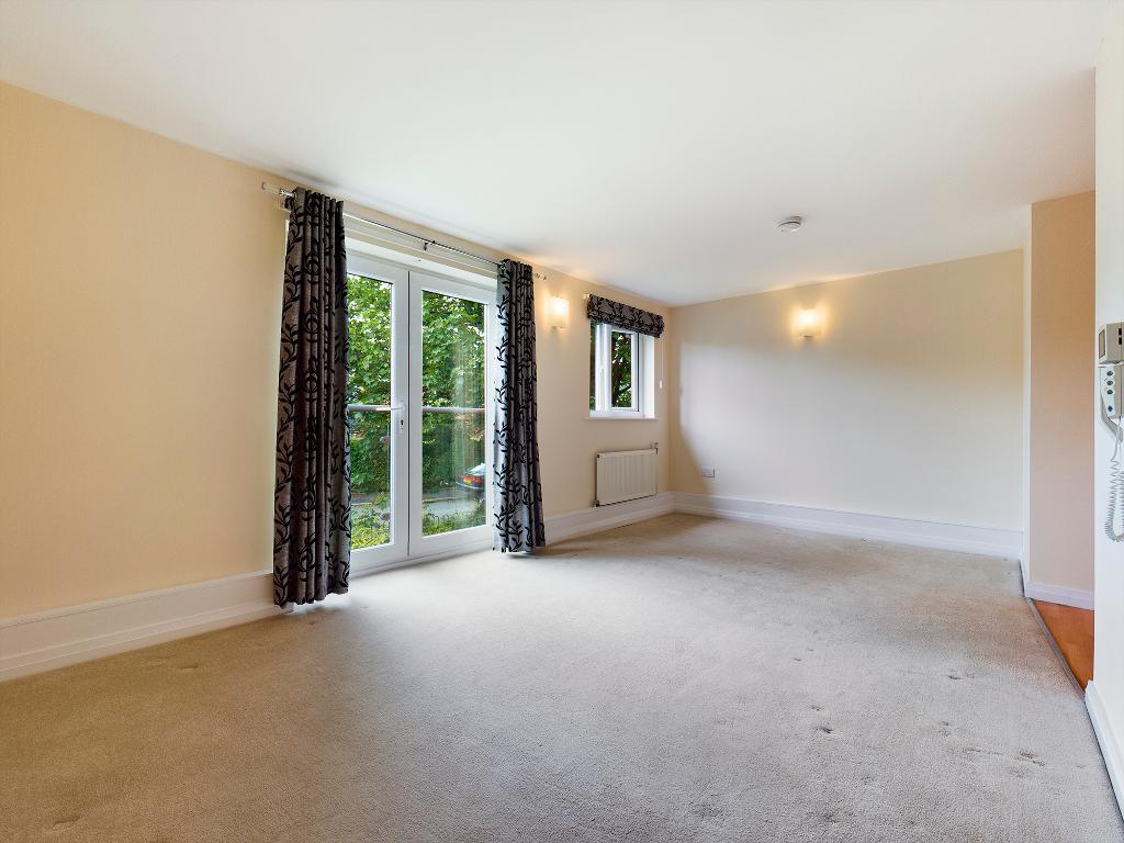 2 Bedroom Flat For Sale in Hampstead Drive, Great Moor, Stockport, SK2