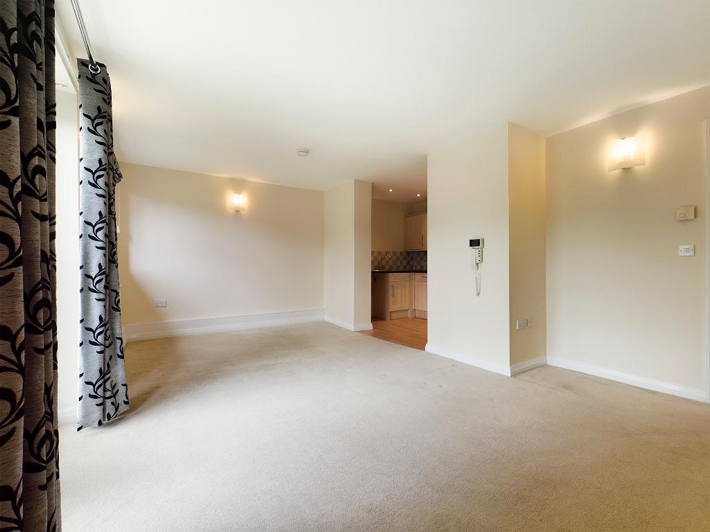 2 Bedroom Flat For Sale in Hampstead Drive, Great Moor, Stockport, SK2