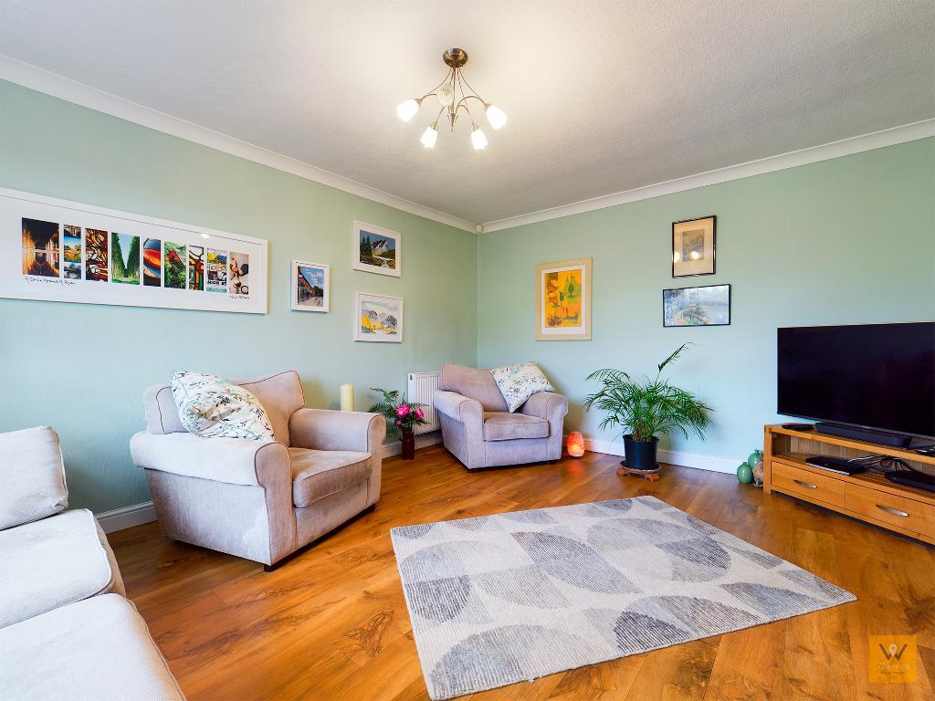 3 Bedroom SemiDetached For Sale in Broad Hey, Romiley, Stockport, SK6