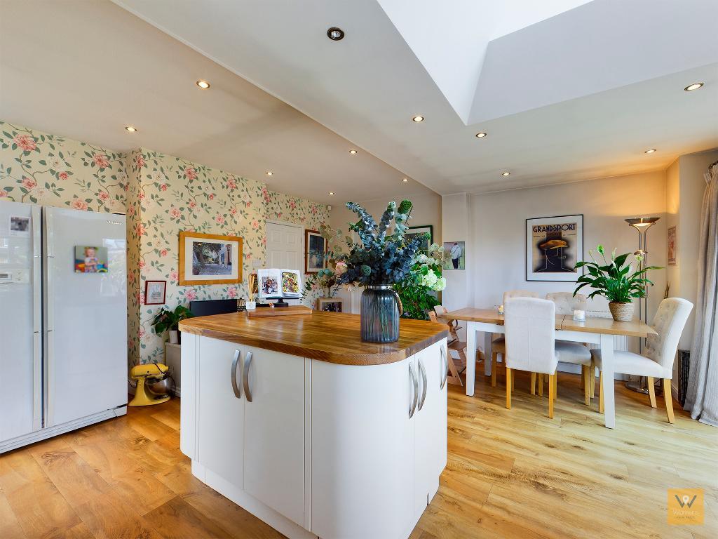 3 Bedroom SemiDetached For Sale in Broad Hey, Romiley, Stockport, SK6