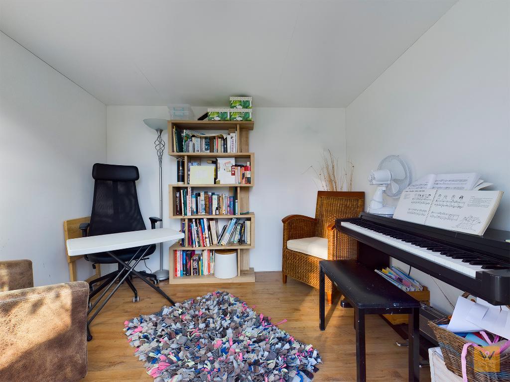 3 Bedroom SemiDetached For Sale in Broad Hey, Romiley, Stockport, SK6