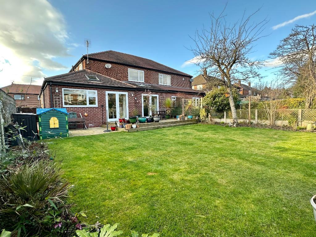 3 Bedroom SemiDetached For Sale in Broad Hey, Romiley, Stockport, SK6