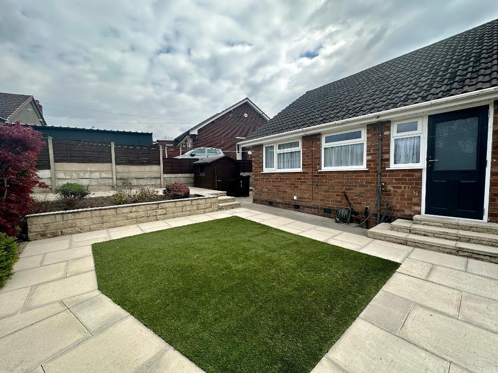 2 Bedroom Semi Detached Bungalow For Sale in Well Mead, Bredbury