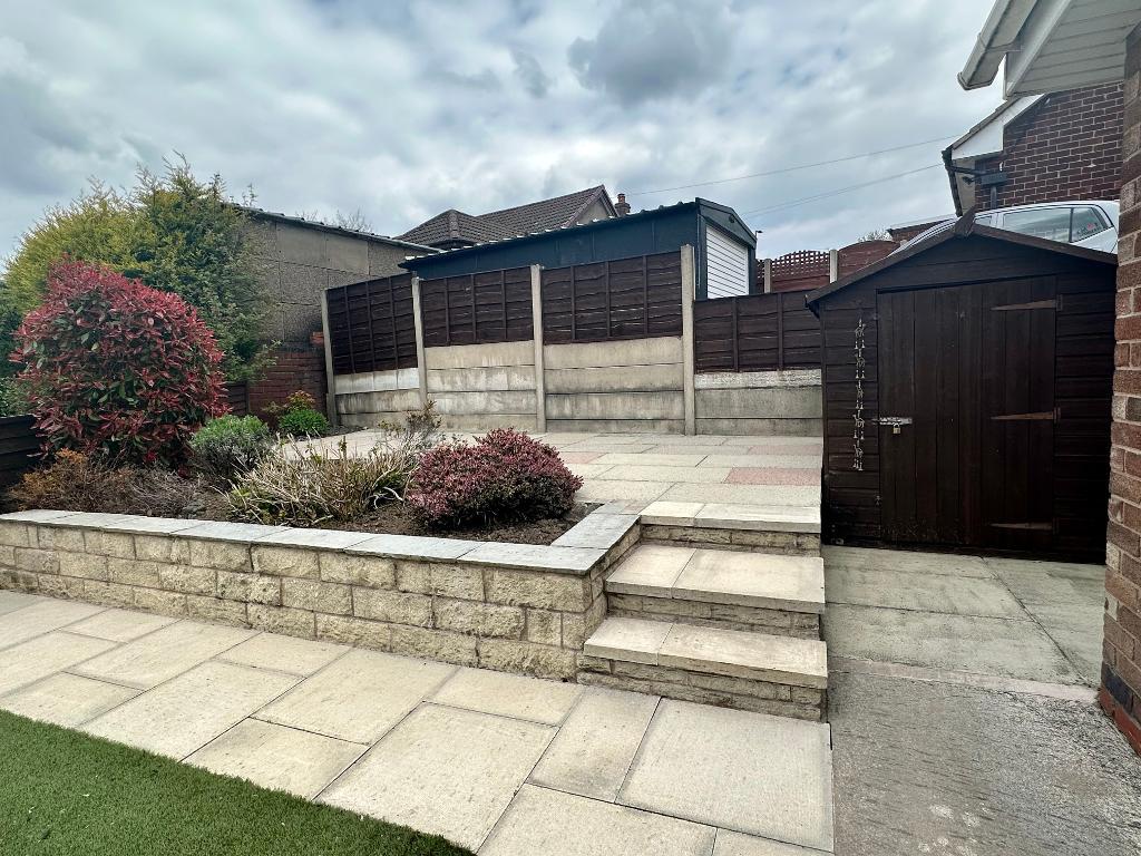 2 Bedroom Semi Detached Bungalow For Sale in Well Mead, Bredbury, Stockport, SK6 2HG Stockport