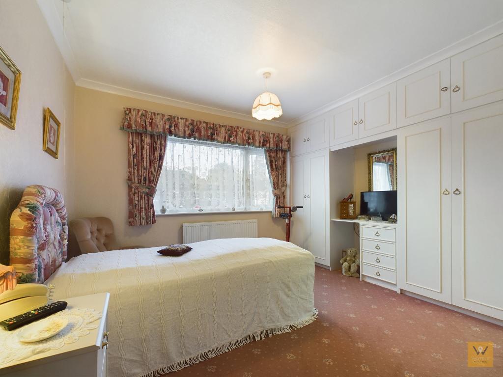 2 Bedroom Detached Bungalow For Sale in Roundway, Bramhall, Stockport