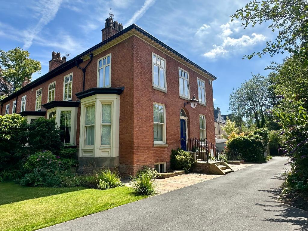 Northenden Road, Sale, M33 3BS